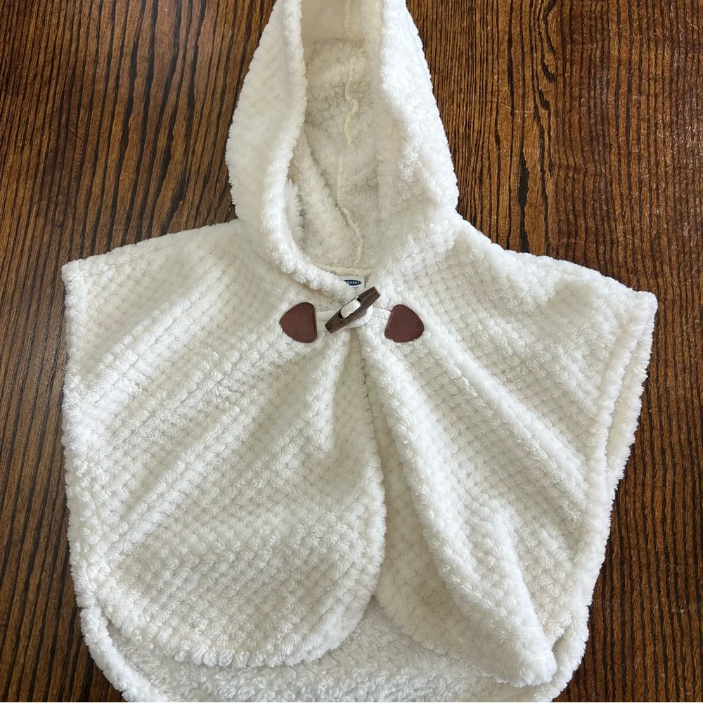 Old Navy Toddler Girls Fuzzy Knit Cape Poncho Sz 12-18 Months Winter Hood White